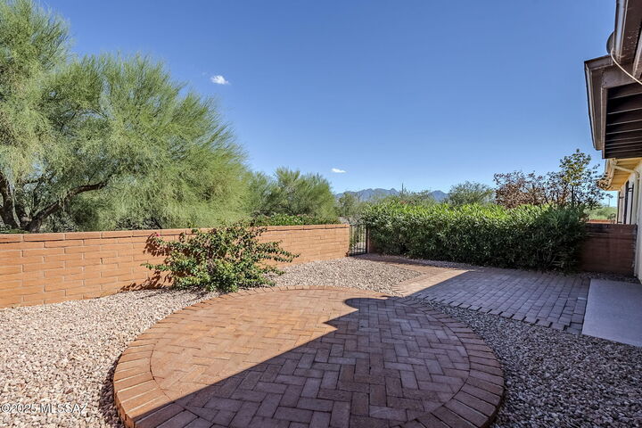 Property Photo:  260 N Calle Del Lago  AZ 85614 
