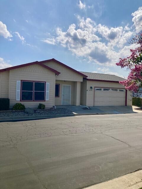 4606 S Linda Vista Street  Visalia CA 93277 photo