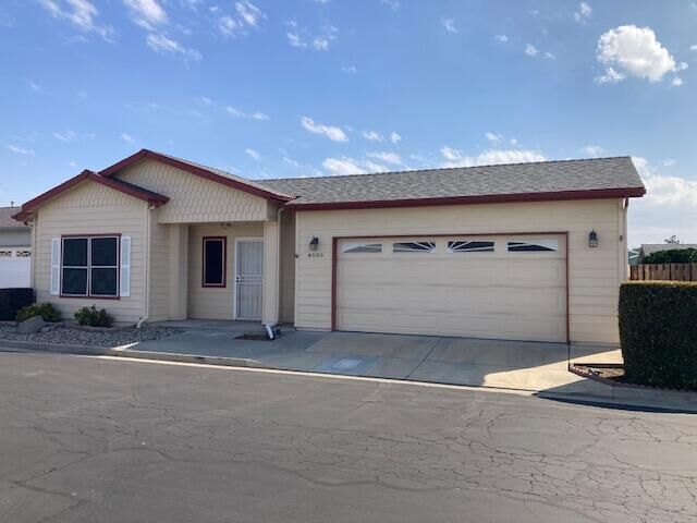 Property Photo:  4606 S Linda Vista Street  CA 93277 