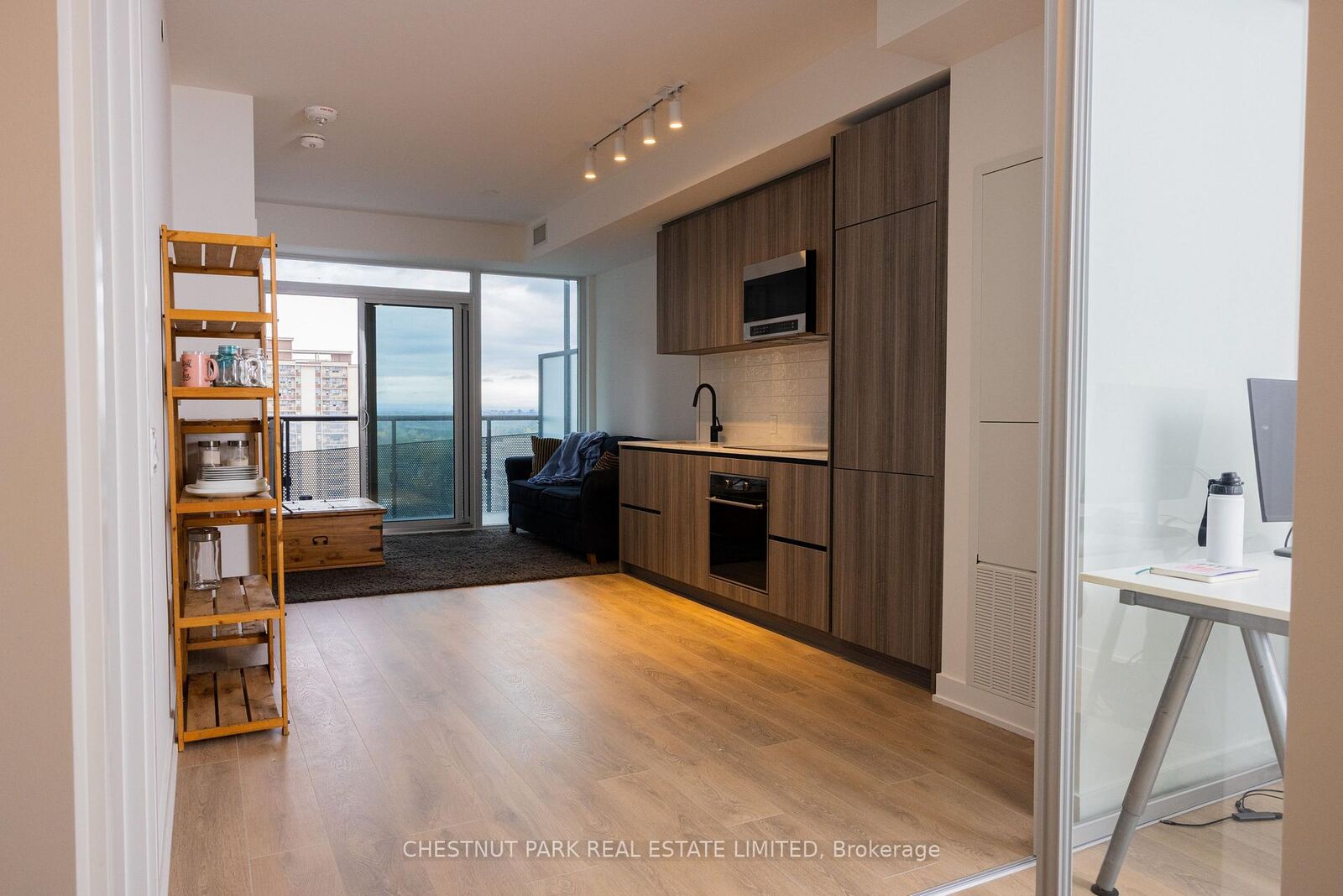 Property Photo: 117 Broadway Avenue 1807 ON M4P 1V3