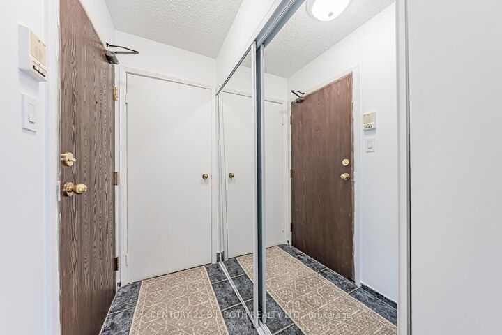 Property Photo: 147 Edgehill Drive G10 ON L4N 1L9