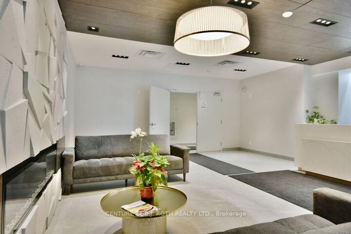 Property Photo: 58 Lakeside Terrace 818 ON L4M 0L5