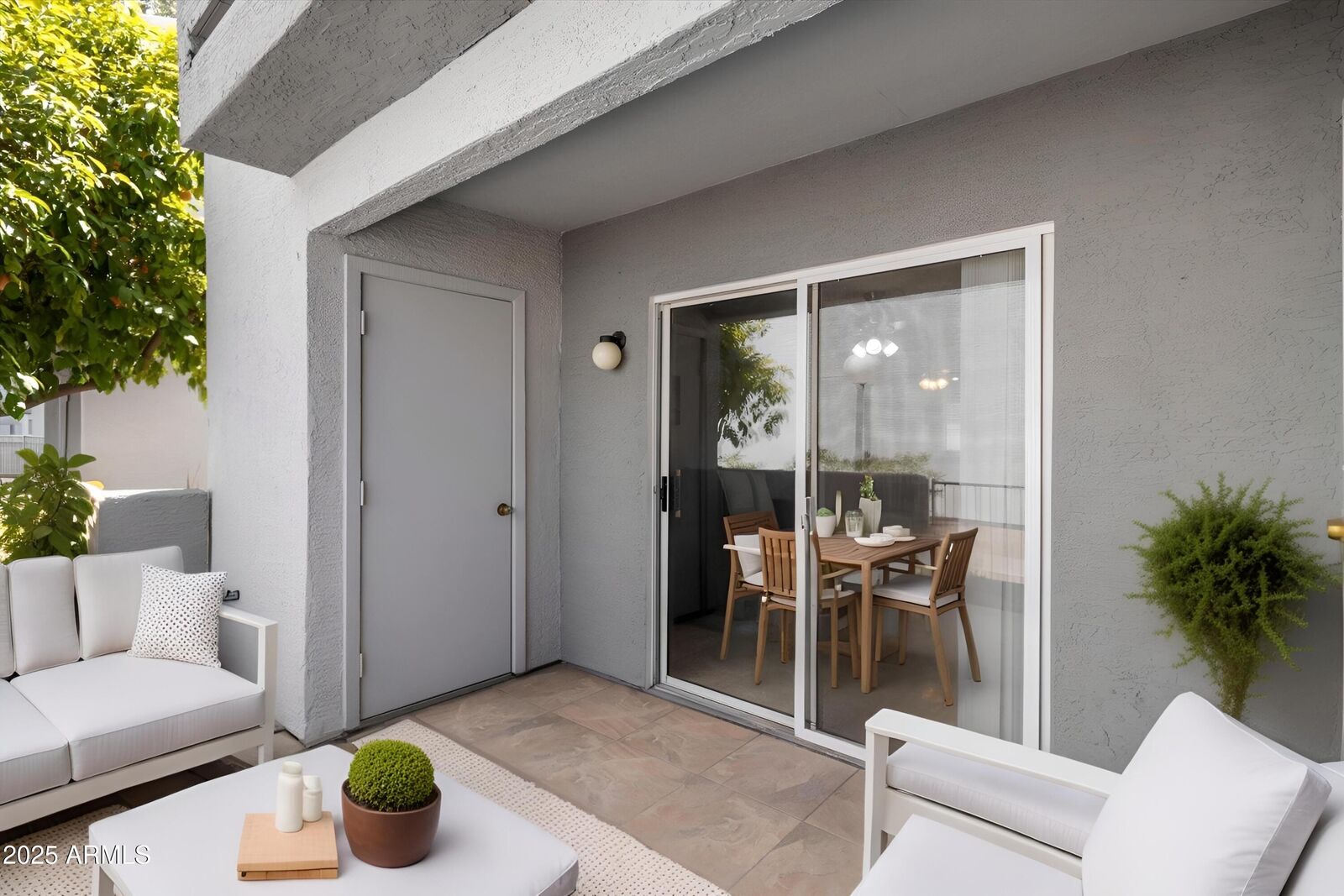 Property Photo: 220 N 22nd Place 1011 AZ 85213