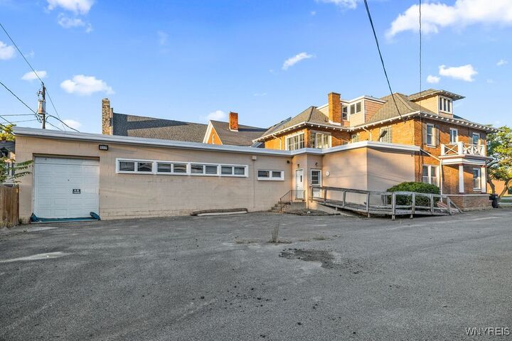 Property Photo:  640 Park Place  NY 14301 