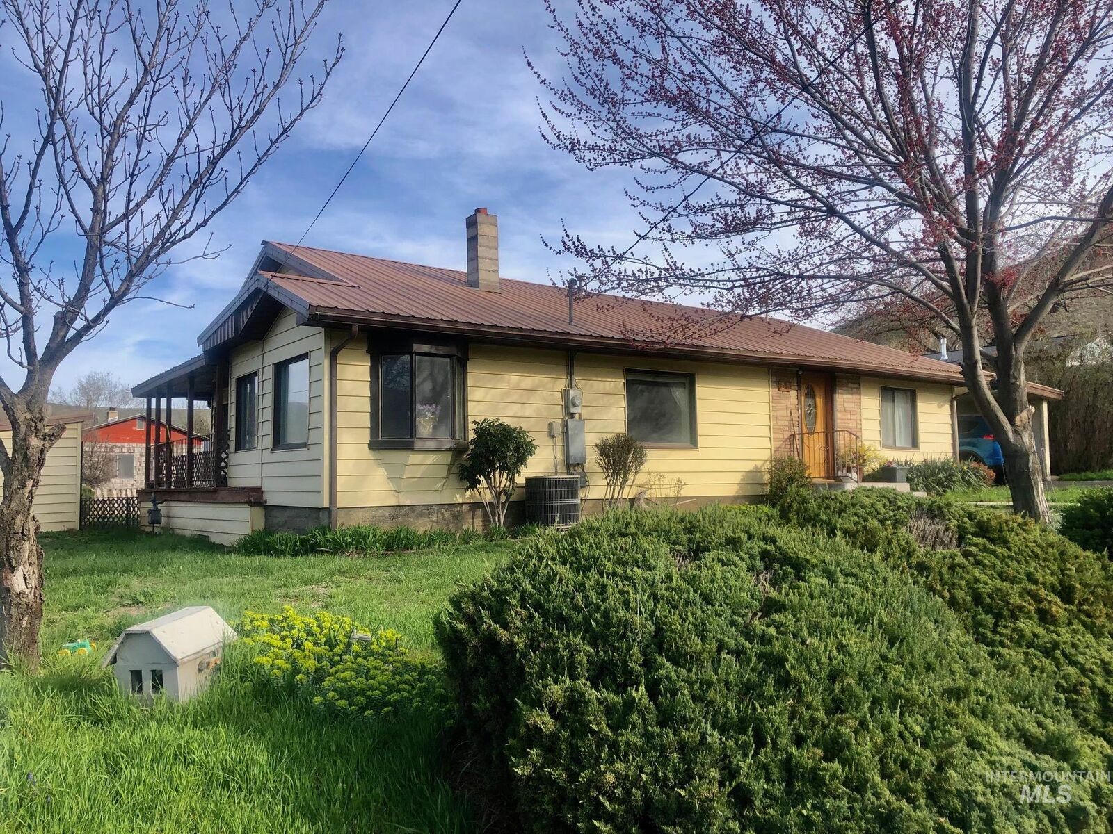 Property Photo:  323 Hays  WA 99402 