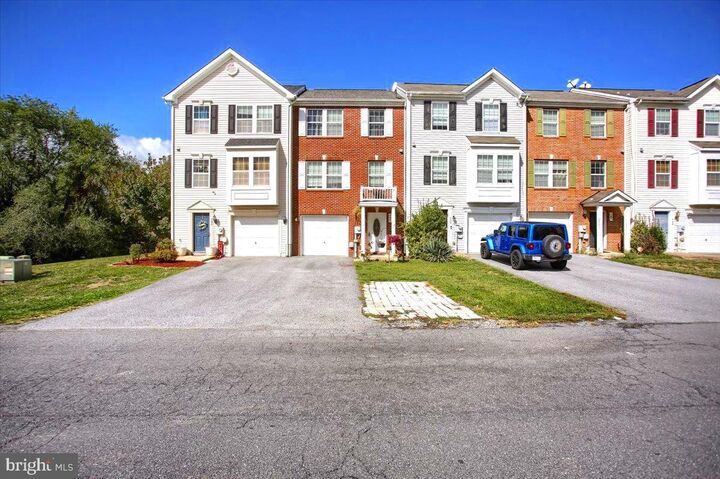 Property Photo: 703 Prentiss Parkway WV 25401