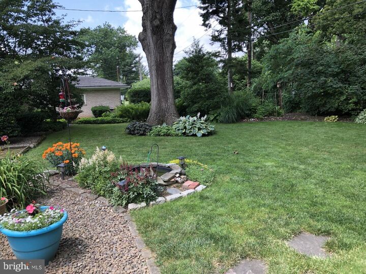 Property Photo: 1647 Oak Street PA 17042