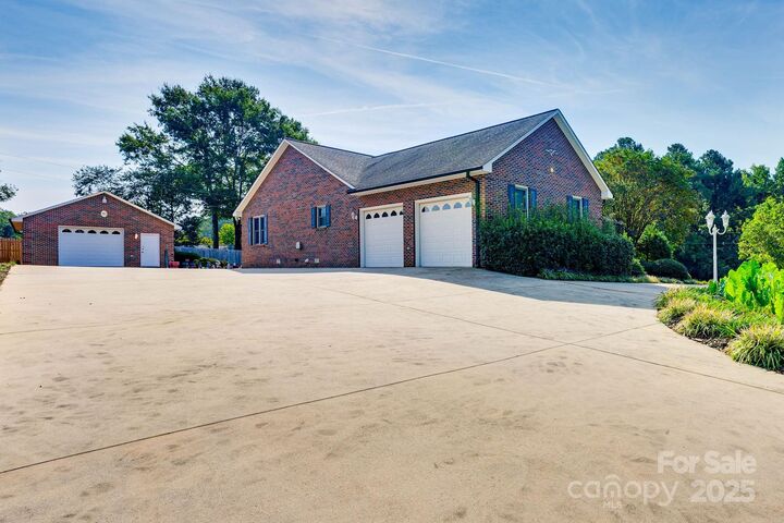 Property Photo:  3132 Fox Den Circle  NC 28080 