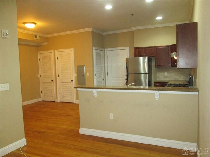 Property Photo:  547 Sayre Avenue 202  NJ 08861 