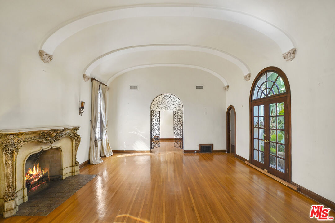 Property Photo: 609 S Highland Ave CA 90036