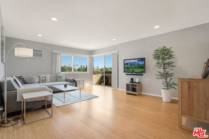 8001 Redlands St  Playa Del Rey CA 90293 photo