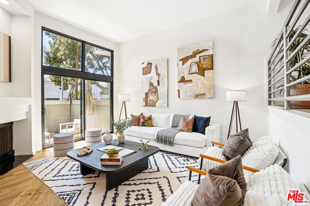 Property Photo: 4310 Glencoe Ave CA 90292