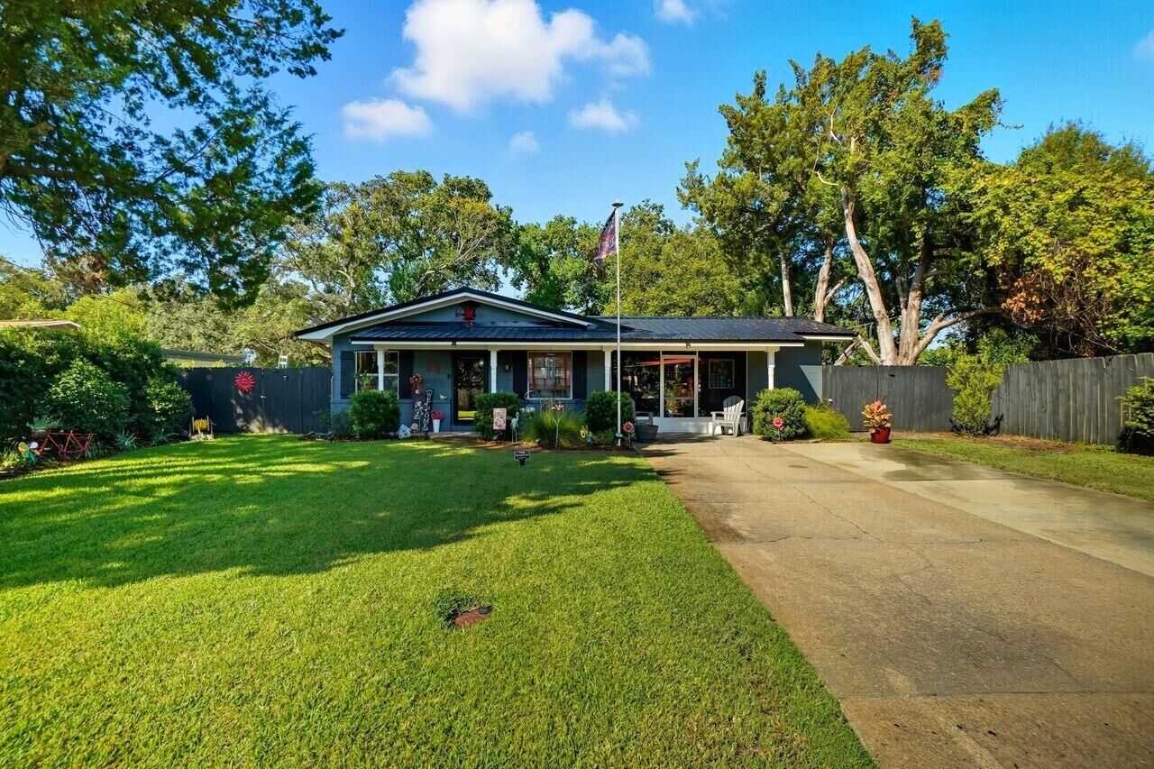 Property Photo:  34 NW Hemlock Drive  FL 32548