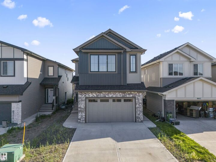 9451 Pear Crescent SW  Edmonton AB T6X 2Z5 photo