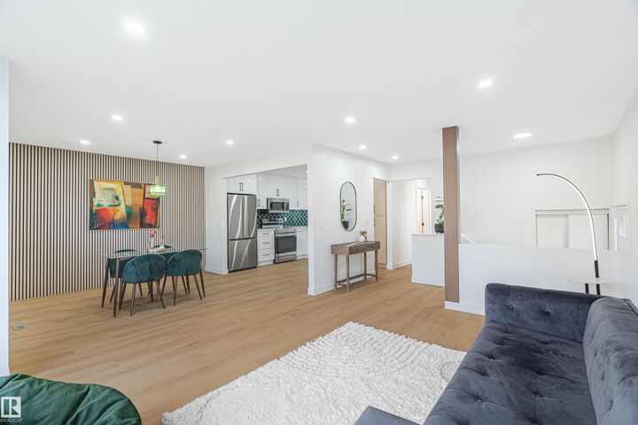 Property Photo:  18031 96 Avenue NW  AB T5T 2Z3 