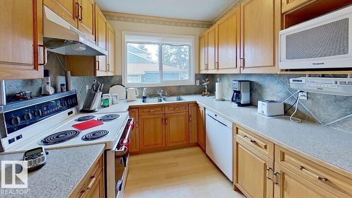 Property Photo: 9925 171 Avenue NW AB T5X 4X2