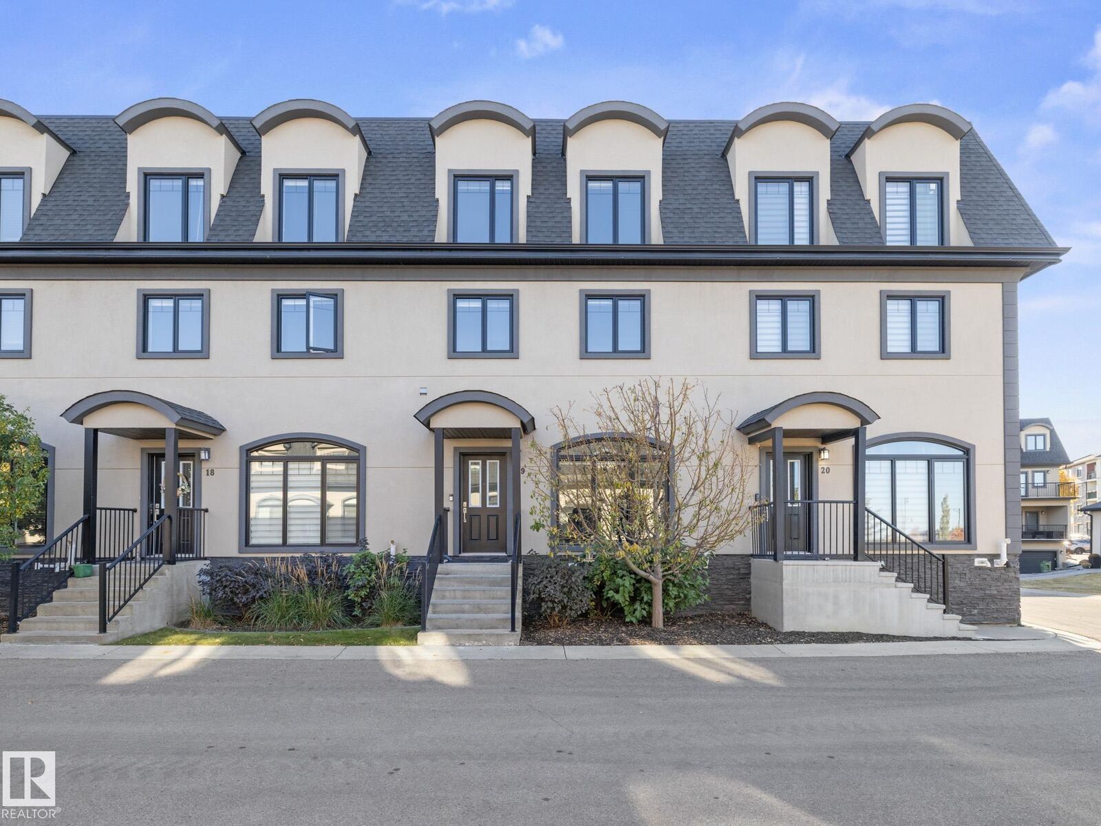 Property Photo: 5873 Mullen Place NW 19 AB T6R 0T5