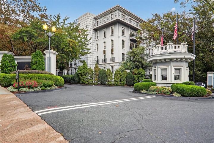 Property Photo:  3201 Lenox Road NE 13  GA 30324