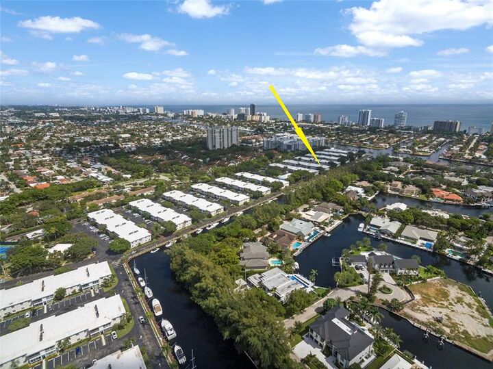 Property Photo: 6399 Bay Club Dr 1 FL 33308