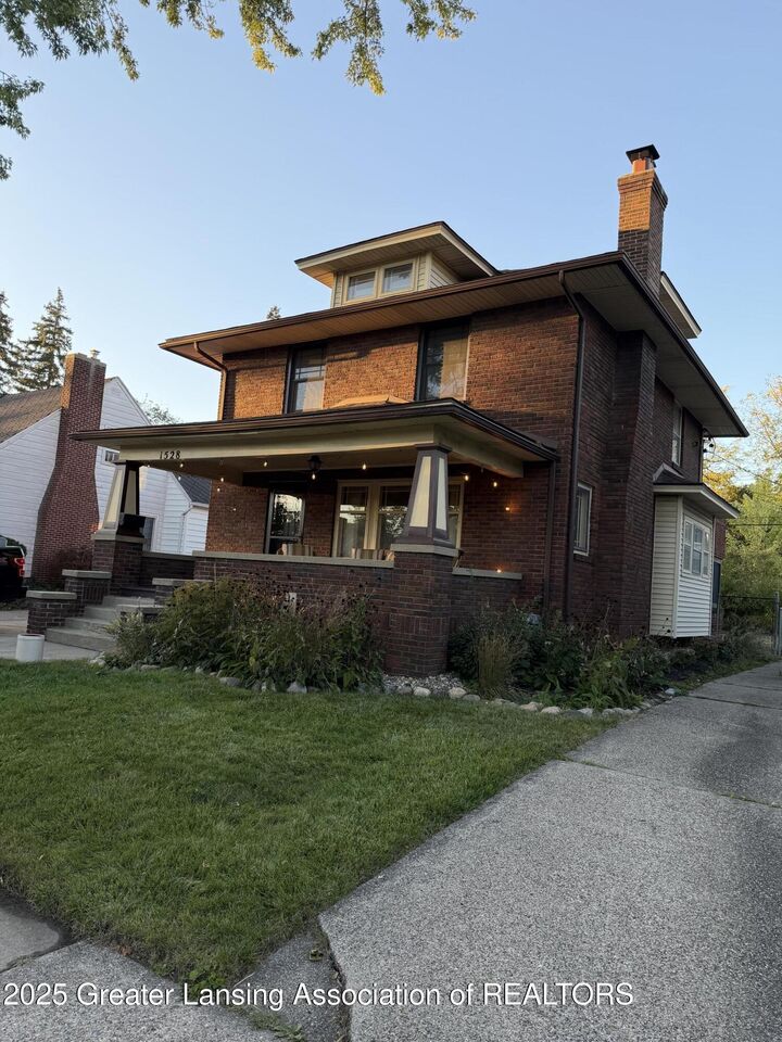 Property Photo: 1528 W Shiawassee Street MI 48915