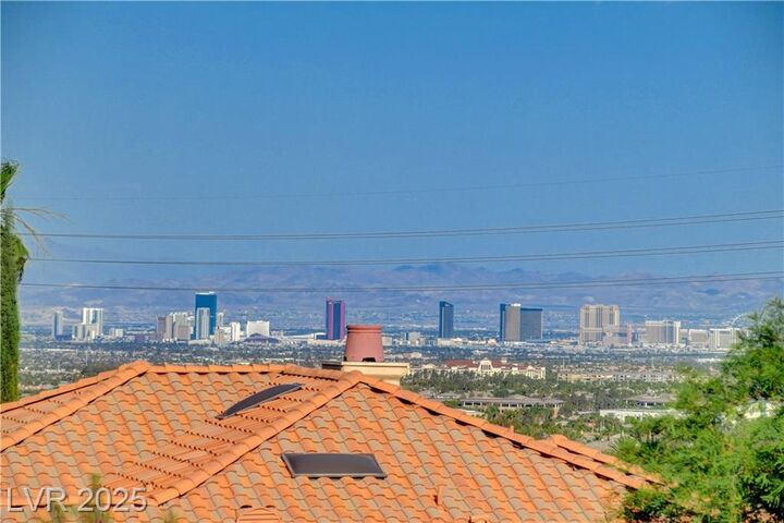 Property Photo: 1904 Hot Oak Ridge Street NV 89134