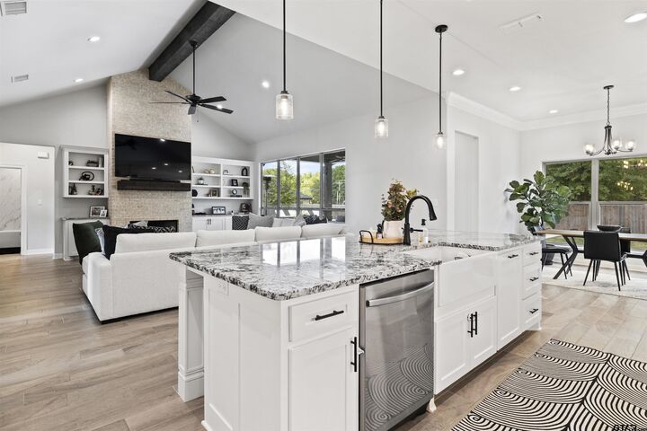 Property Photo: 213 Lafoy Ln TX 75650
