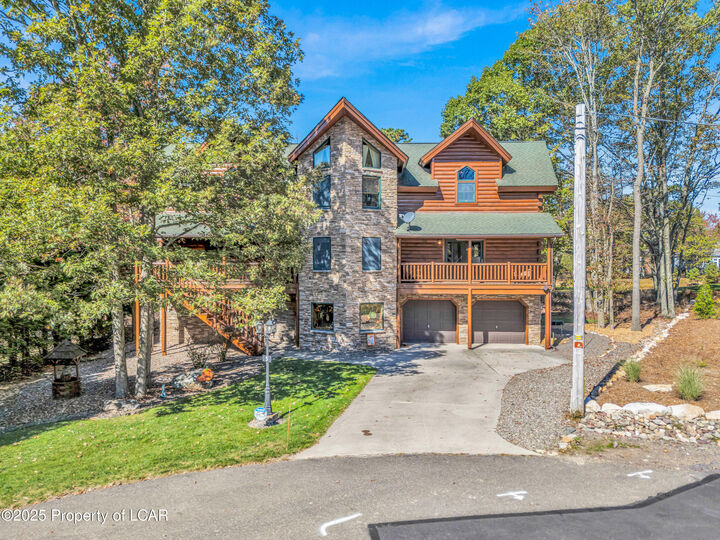 Property Photo: 5 Fernwood Circle PA 18202
