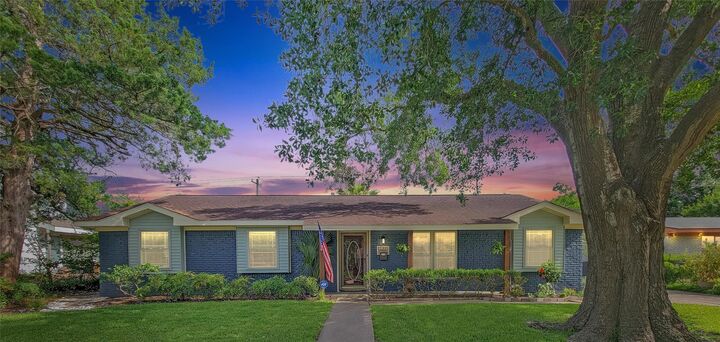Property Photo: 5439 Loch Lomond Drive TX 77096