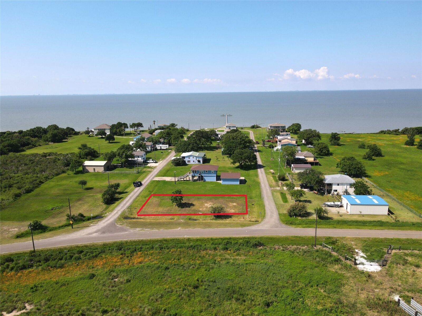 Property Photo:  102 Ouisa  TX 77514