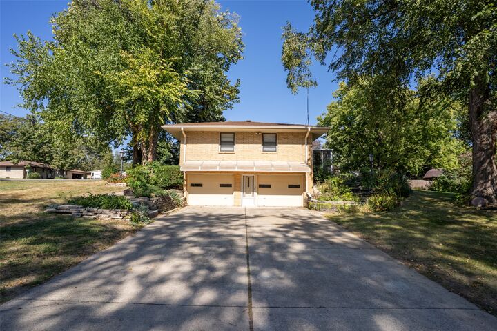 Property Photo: 6715 NW 10th Street IA 50313
