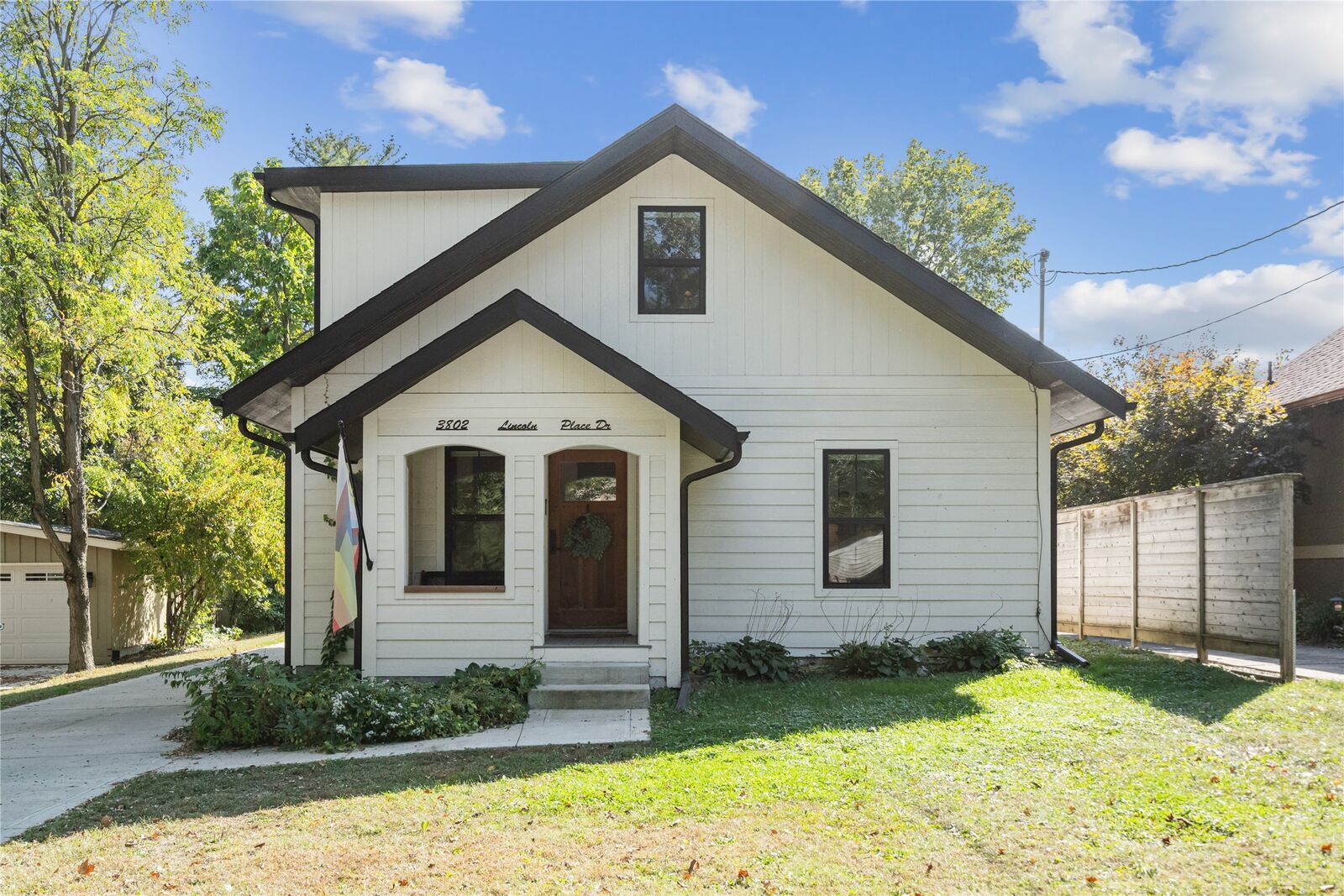 Property Photo: 3802 Lincoln Place Drive IA 50312