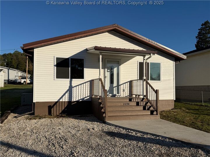 2490 Montana Avenue  Hurricane WV 25526 photo
