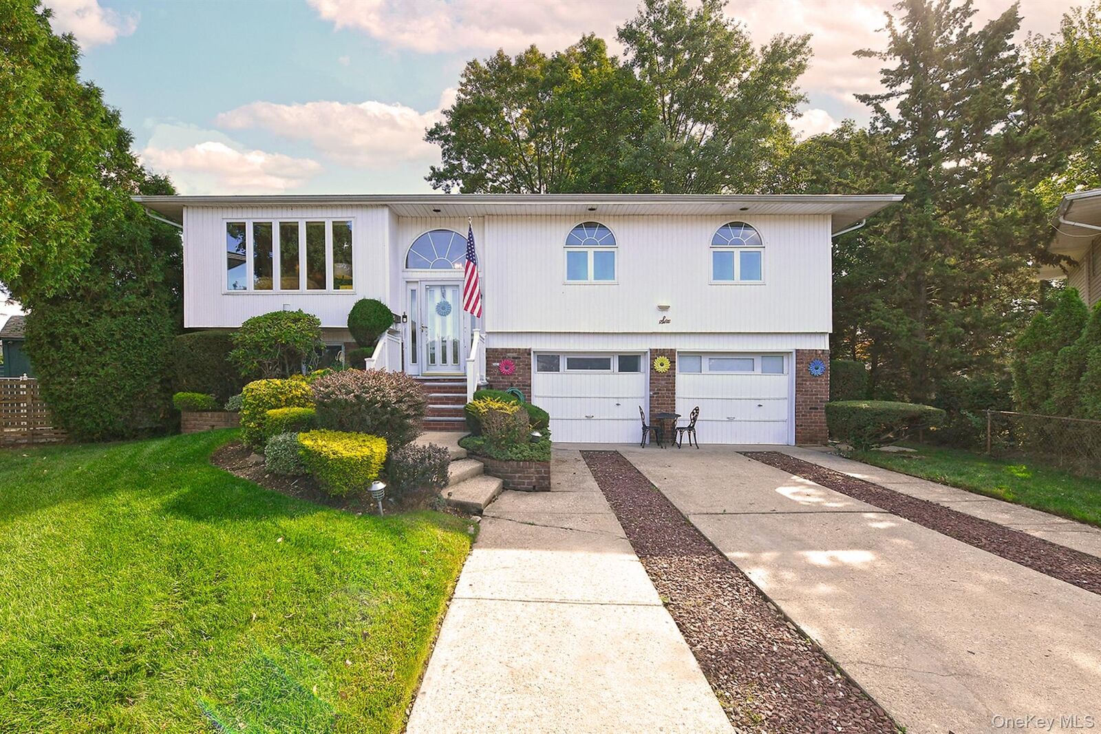 Property Photo:  6 Mason Court  NY 11756 