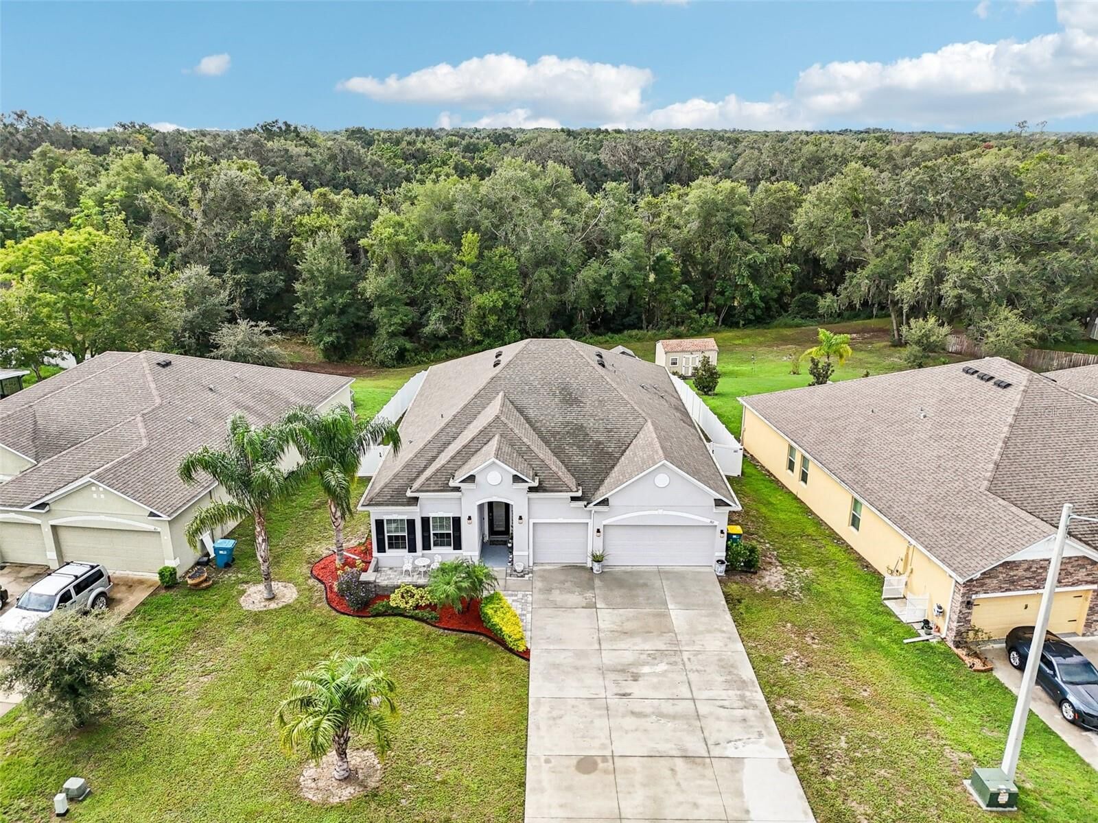 Property Photo: 1813 Forest Glen Drive FL 34731