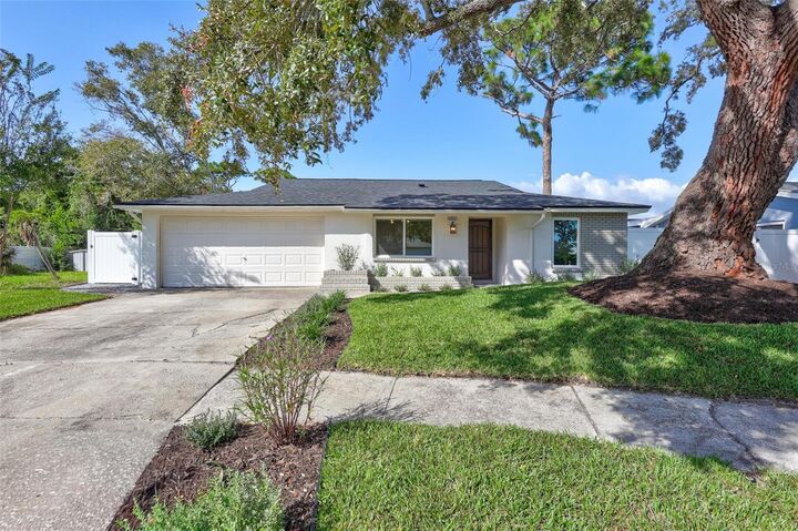 Property Photo: 12021 107th Court FL 33778