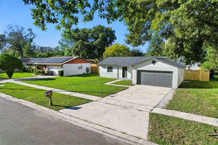 Property Photo: 5843 Hutton Drive FL 32808