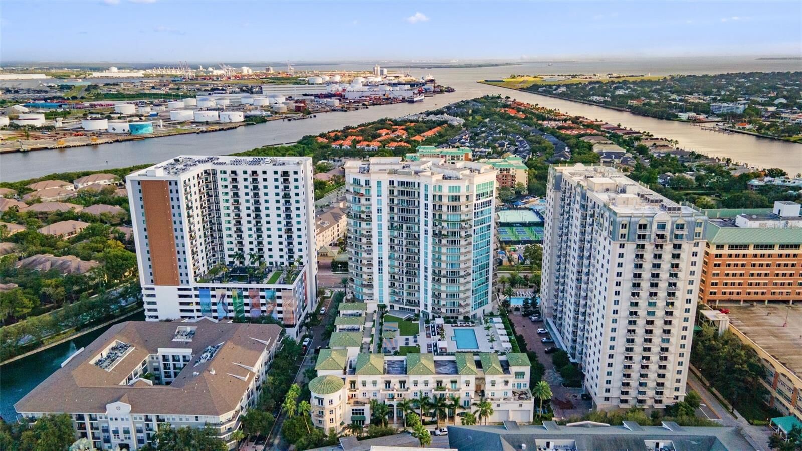 Property Photo:  450 Knights Run Avenue 414  FL 33602 