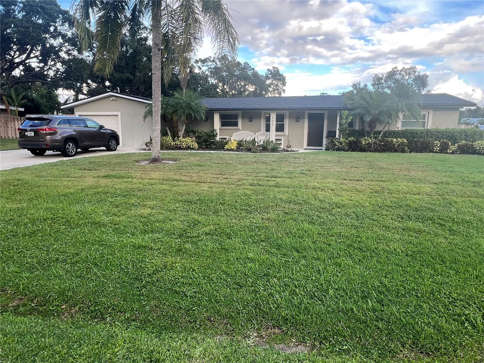 Property Photo: 505 E Lake Drive FL 34232