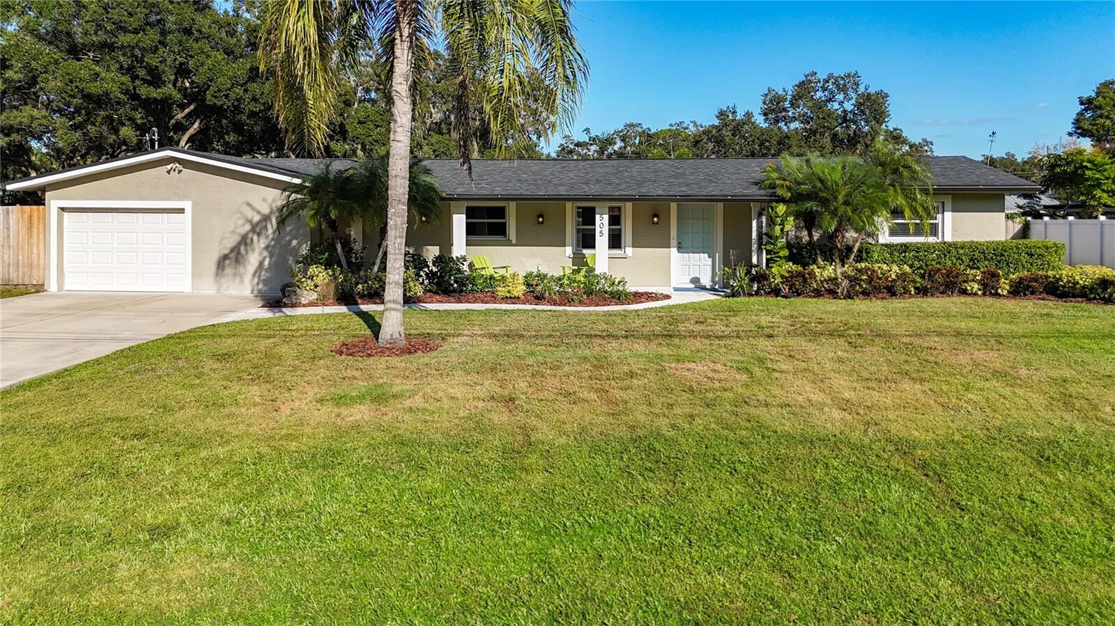 Property Photo:  505 E Lake Drive  FL 34232 