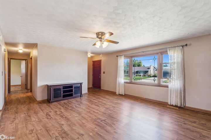 Property Photo:  2011 Catalina Place  IA 50158