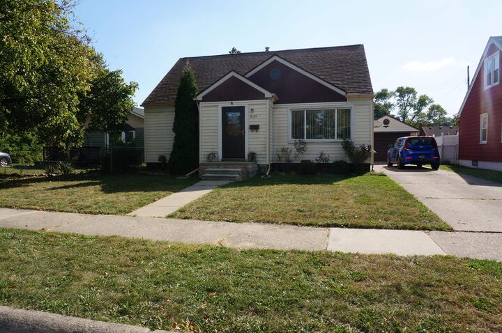 8134 Lillian  Center Line MI 48015 photo