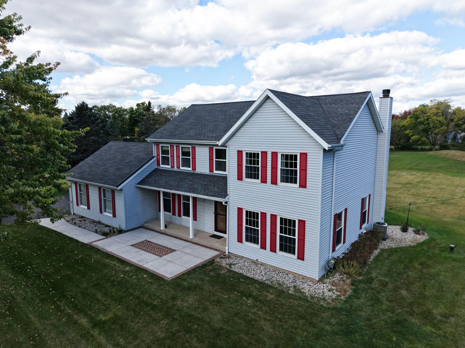 Property Photo:  1958 Homestead Ct  WI 53012 