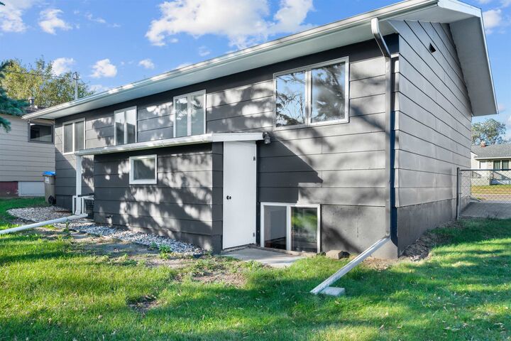 Property Photo: 1223 SW 5th Street ND 58701