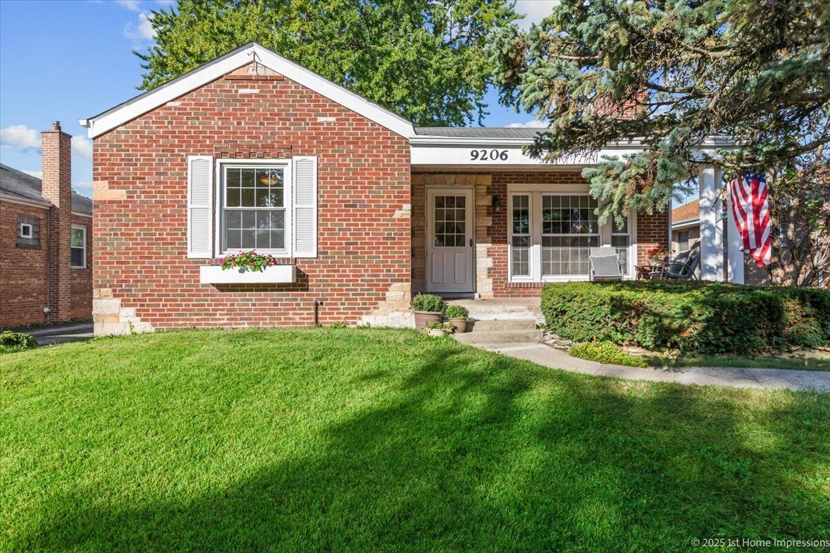 Property Photo: 9206 S Troy Avenue IL 60805