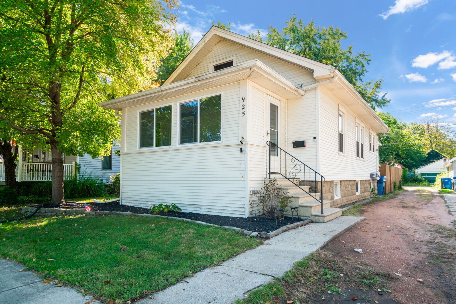 Property Photo: 925 E Jackson Street IL 60450