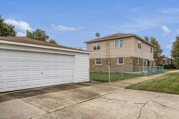 Property Photo: 12901 S Muskegon Avenue IL 60633