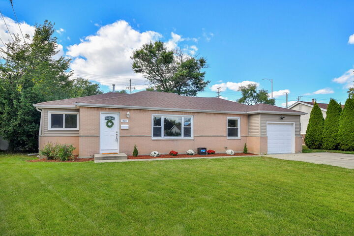 810 Cumberland Street  Hoffman Estates IL 60169 photo