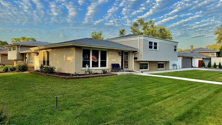 2181 Plainfield Drive  Des Plaines IL 60018 photo