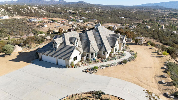 Property Photo:  42095 Crazy Horse Canyon Drive  CA 92536 