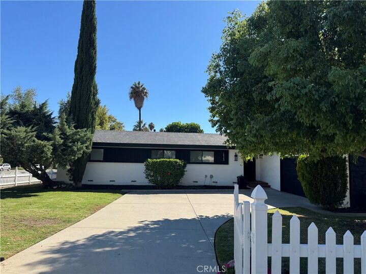 Property Photo: 18500 Celtic St CA 91326